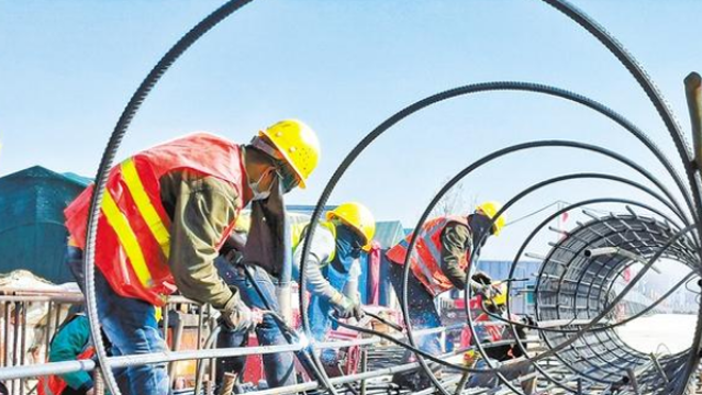 致敬！高溫下的建設(shè)者